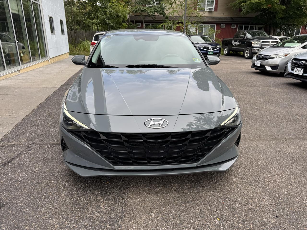 Hyundai Elantra SEL 4D Sedan at 2023