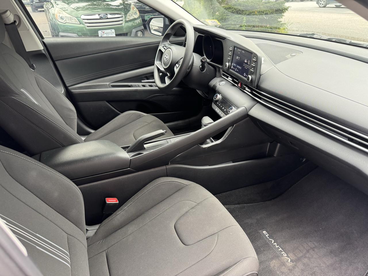 Hyundai Elantra SEL 4D Sedan at 2023