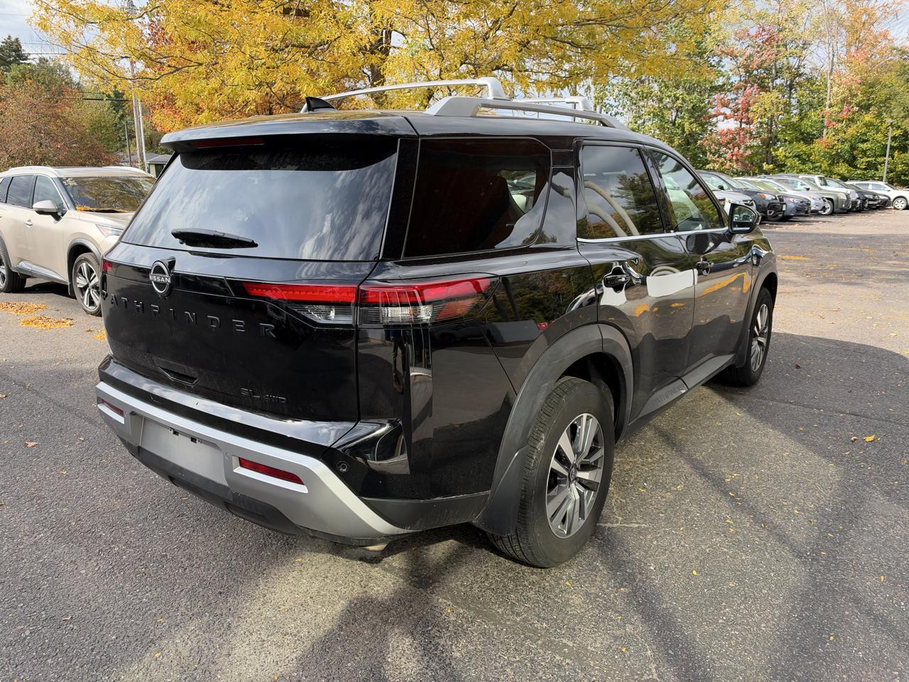 Nissan Pathfinder photo 5