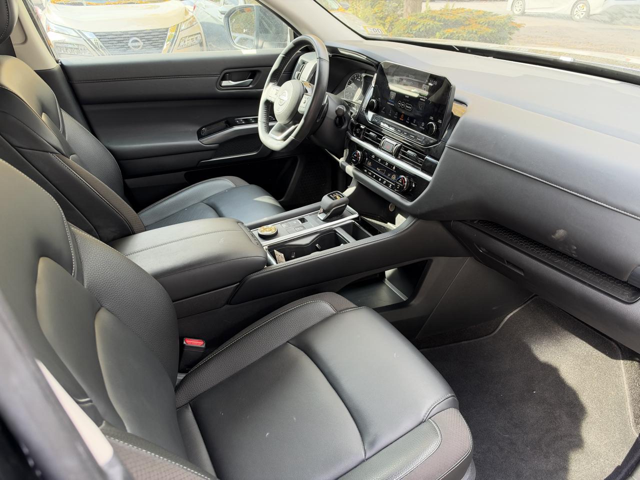 Nissan Pathfinder photo 16