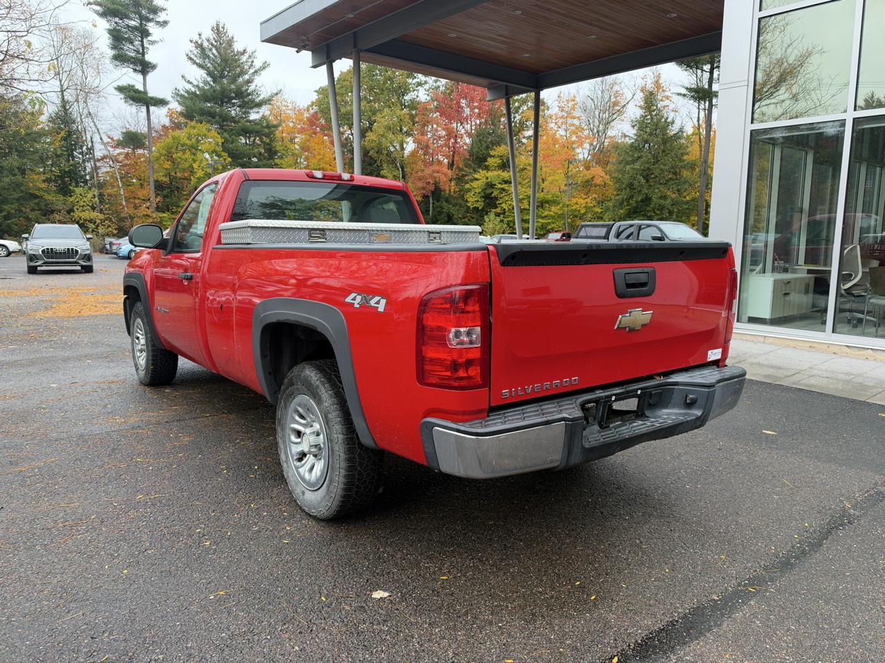 Chevrolet Silverado 1500 W/T Reg Cab 4WD 2011