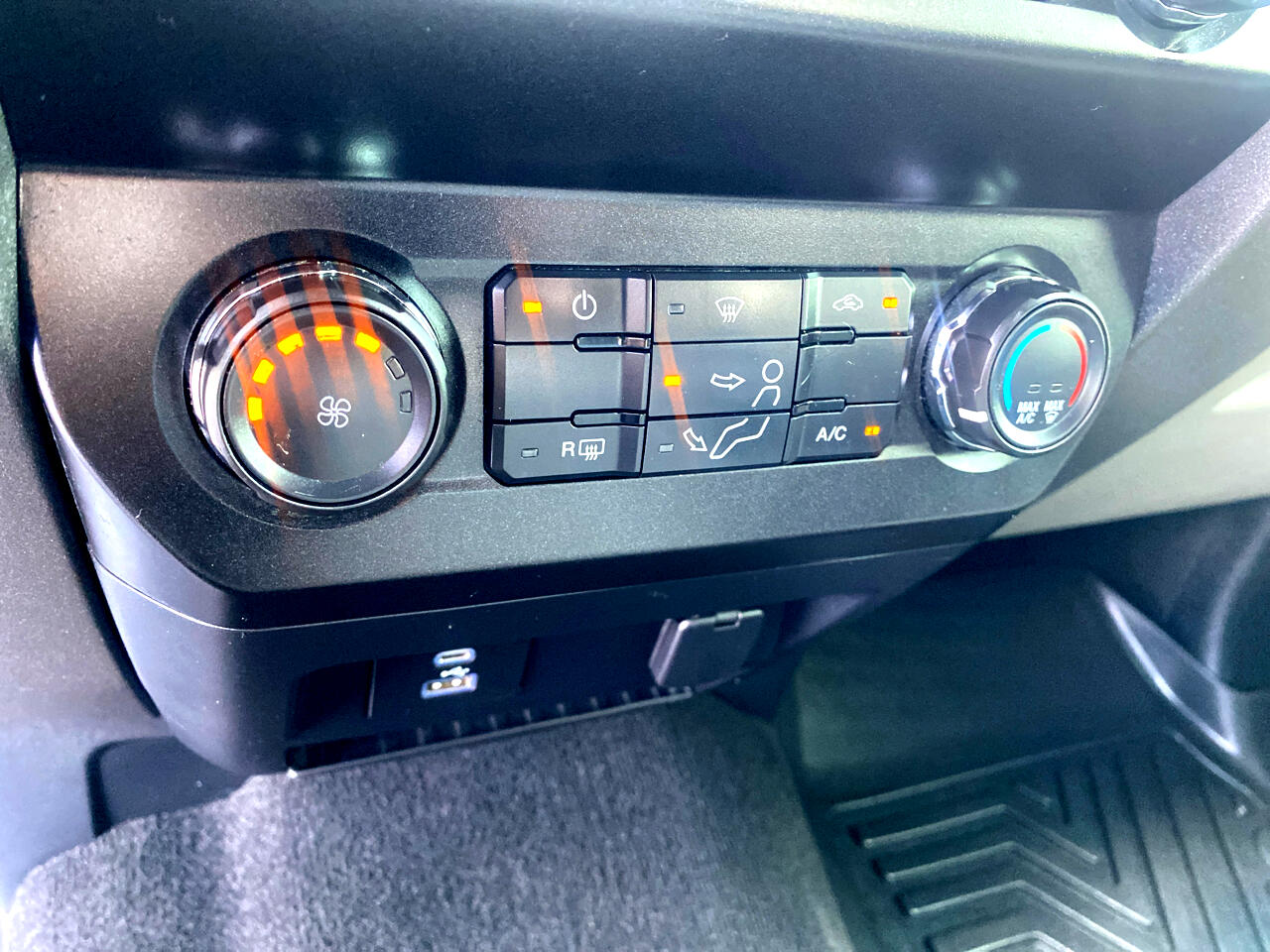 2020 Ford F-250 XLT photo 21