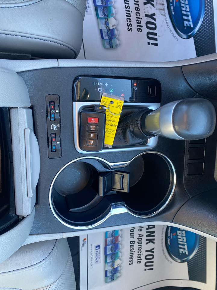 Toyota Highlander Limited V6 FWD (Natl) 2019