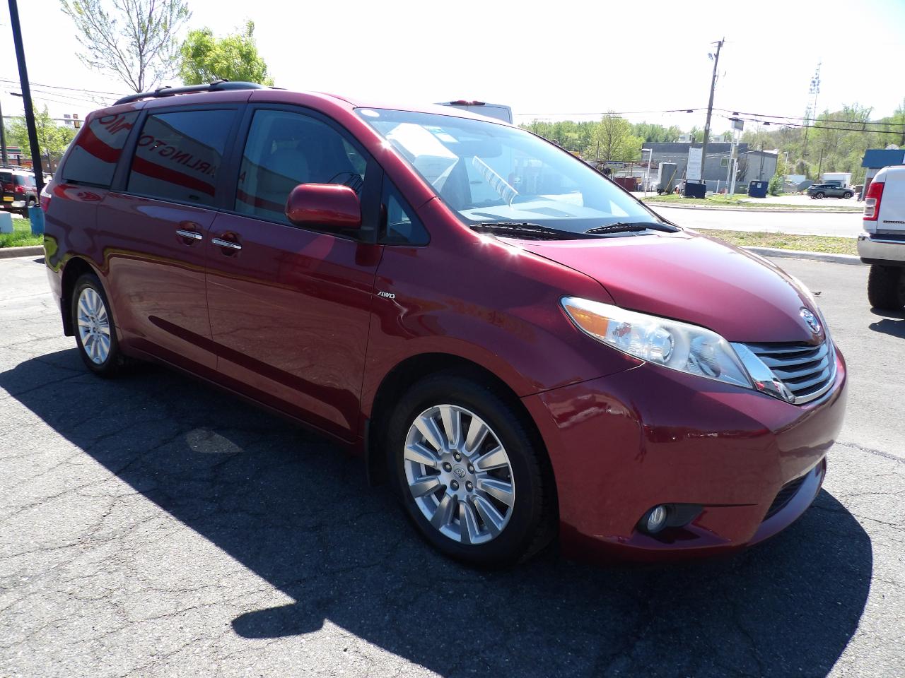 Toyota Sienna XLE 7-Passenger AWD 2017