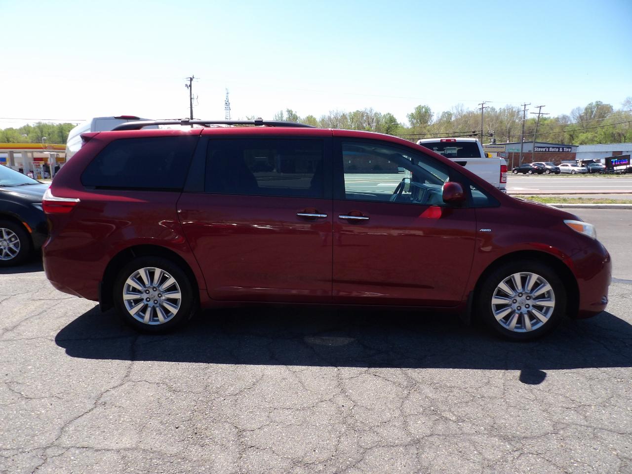 Toyota Sienna XLE 7-Passenger AWD 2017