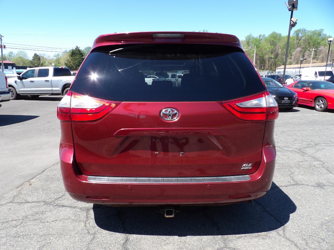 Toyota Sienna XLE 7-Passenger AWD 2017