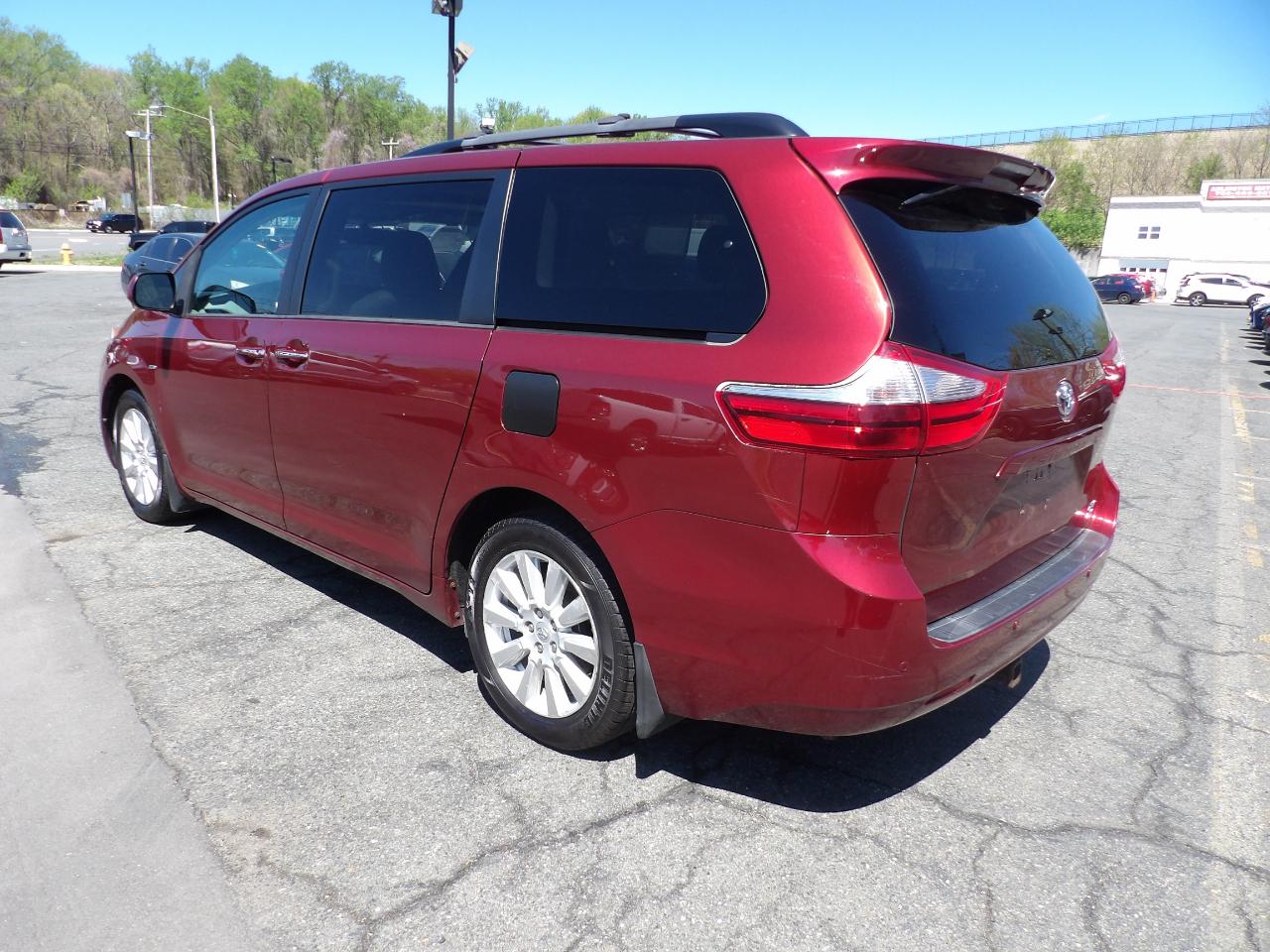 Toyota Sienna XLE 7-Passenger AWD 2017
