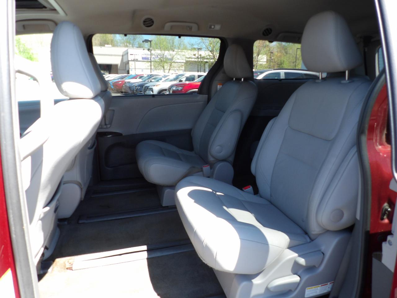 Toyota Sienna XLE 7-Passenger AWD 2017