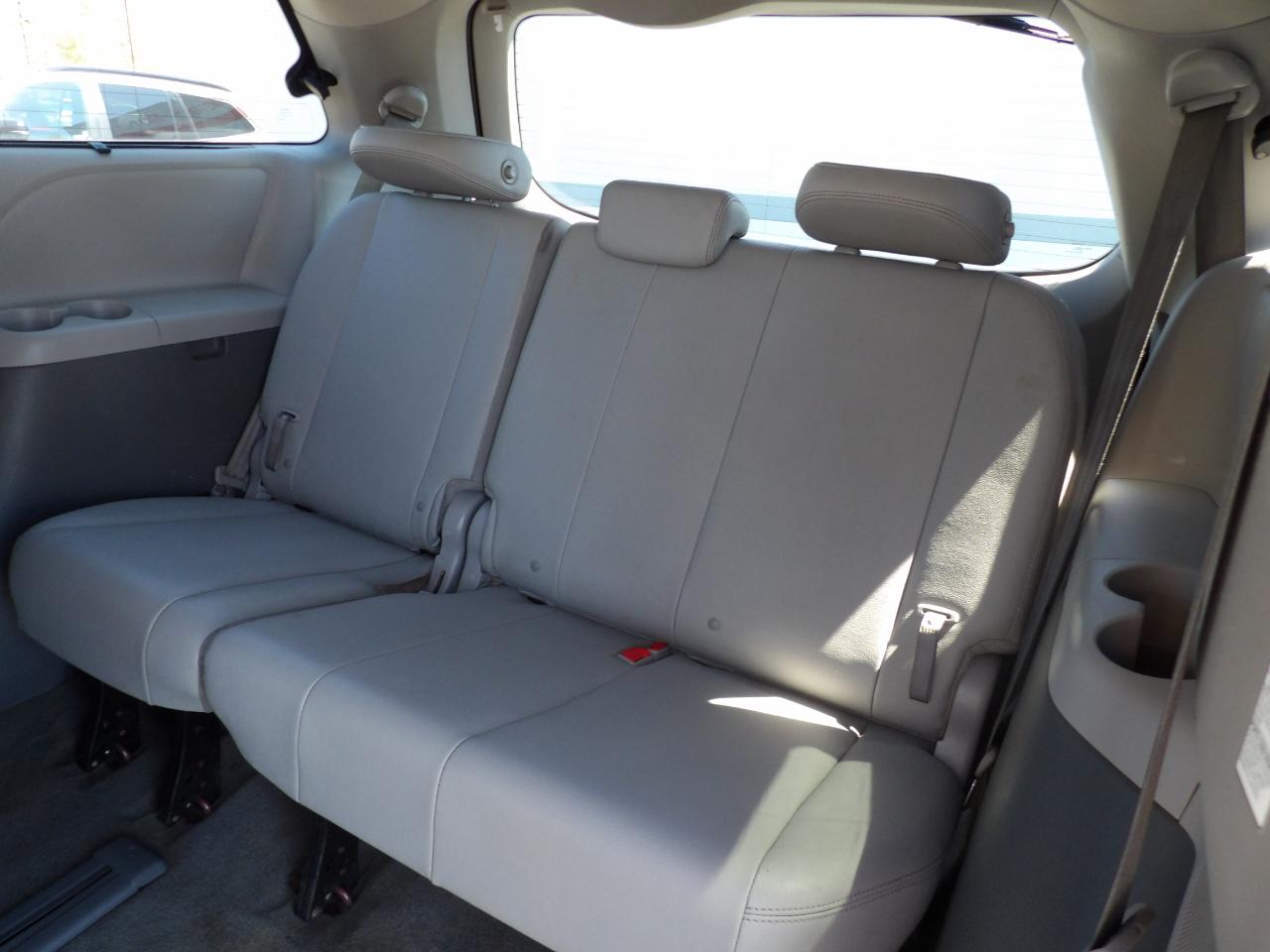 Toyota Sienna XLE 7-Passenger AWD 2017