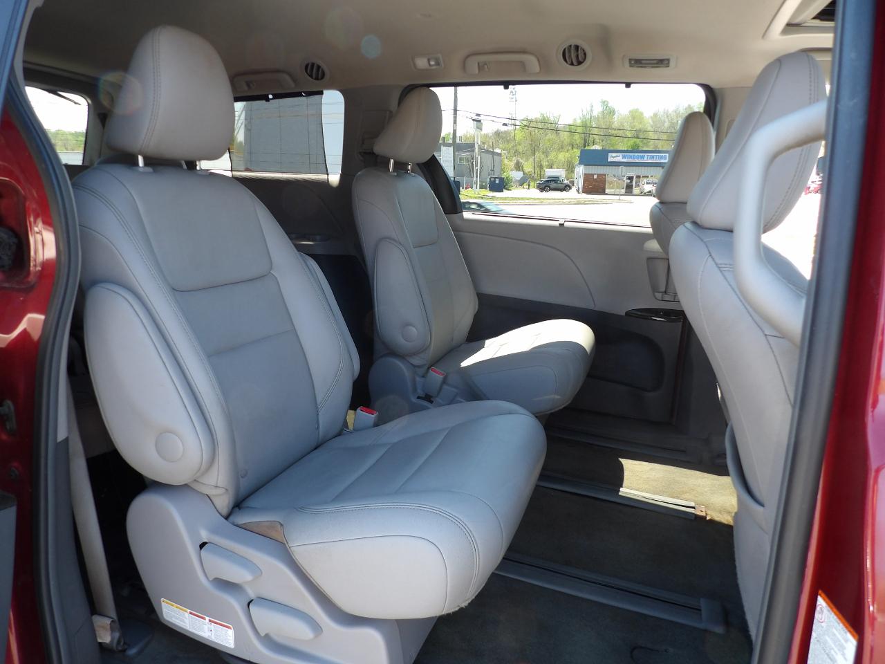 Toyota Sienna XLE 7-Passenger AWD 2017