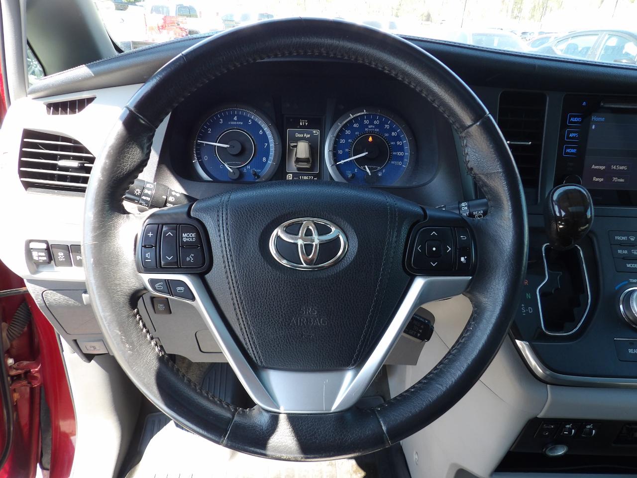 Toyota Sienna XLE 7-Passenger AWD 2017