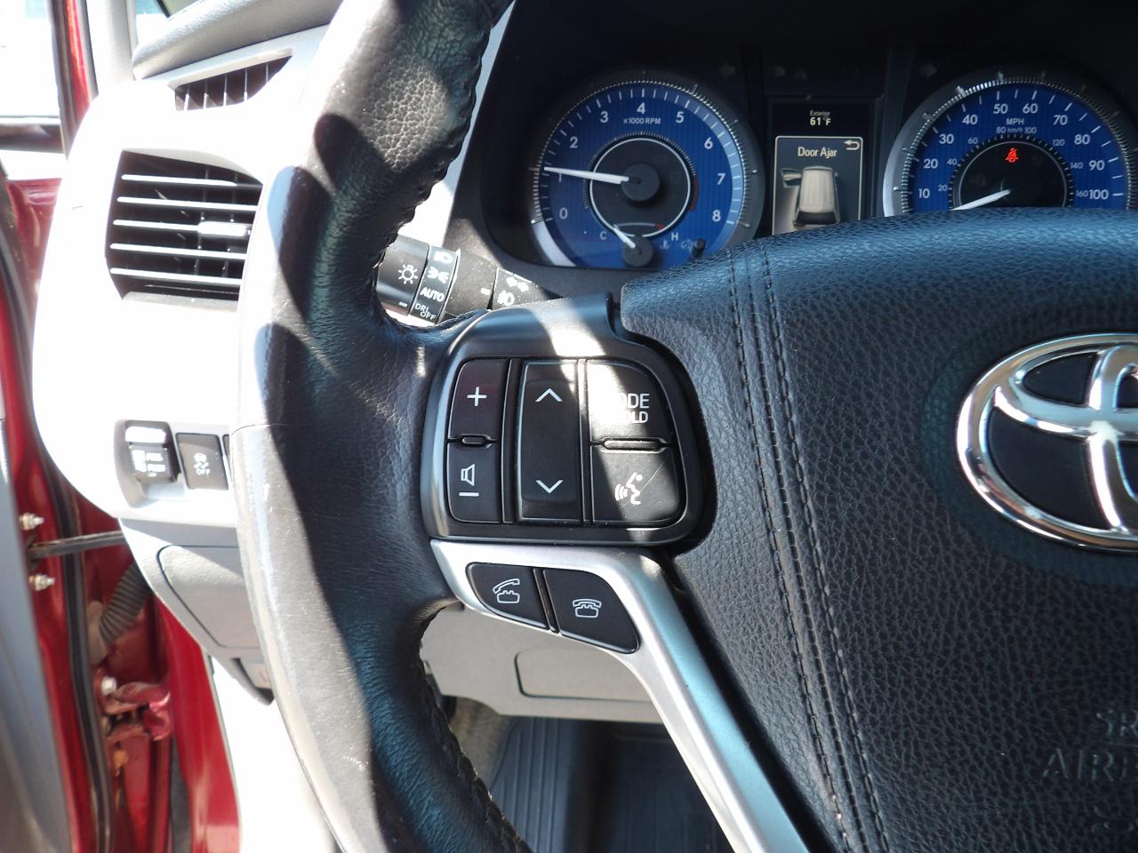 Toyota Sienna XLE 7-Passenger AWD 2017