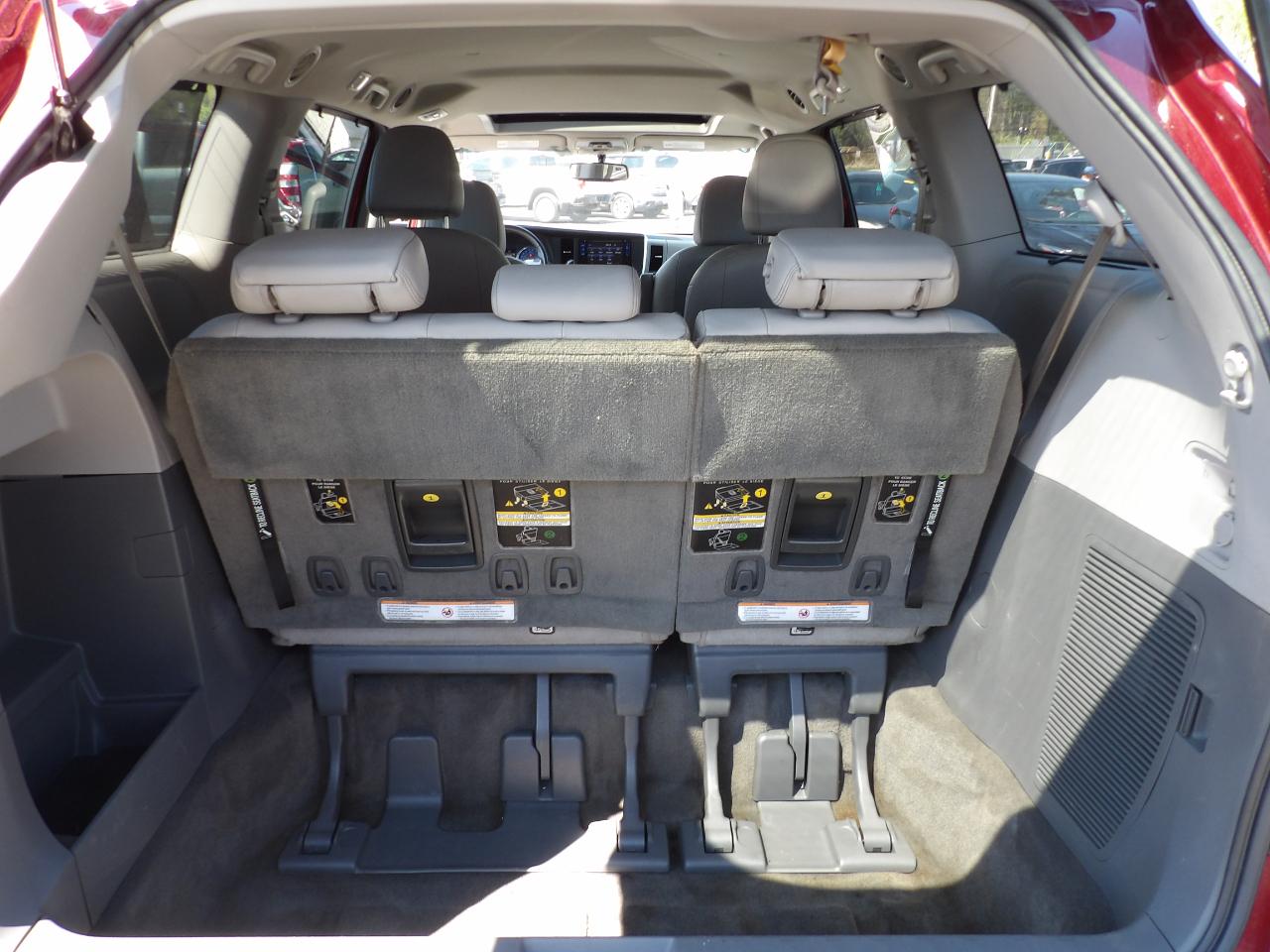 Toyota Sienna XLE 7-Passenger AWD 2017