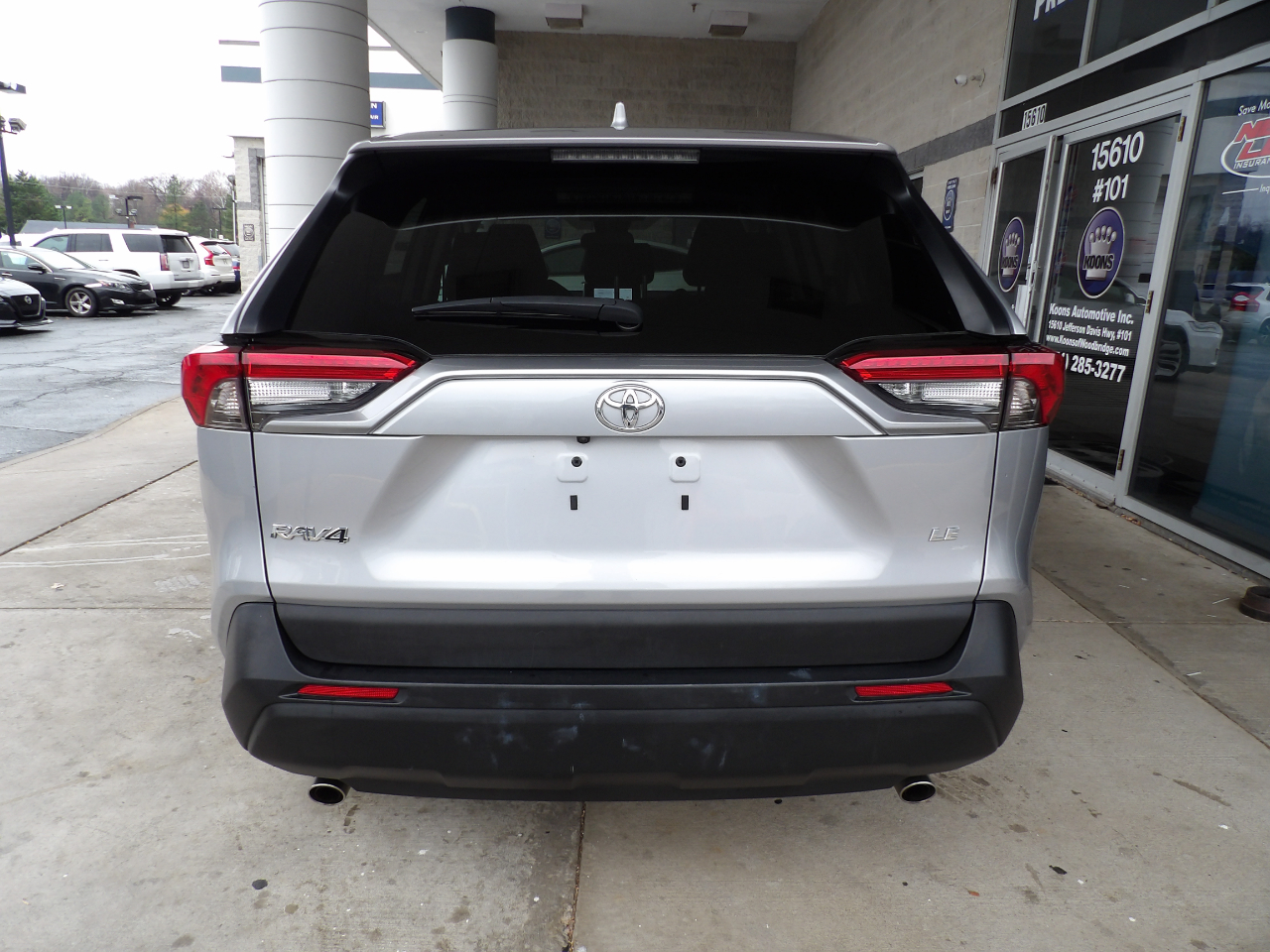 Toyota RAV4 LE FWD (Natl) 2024