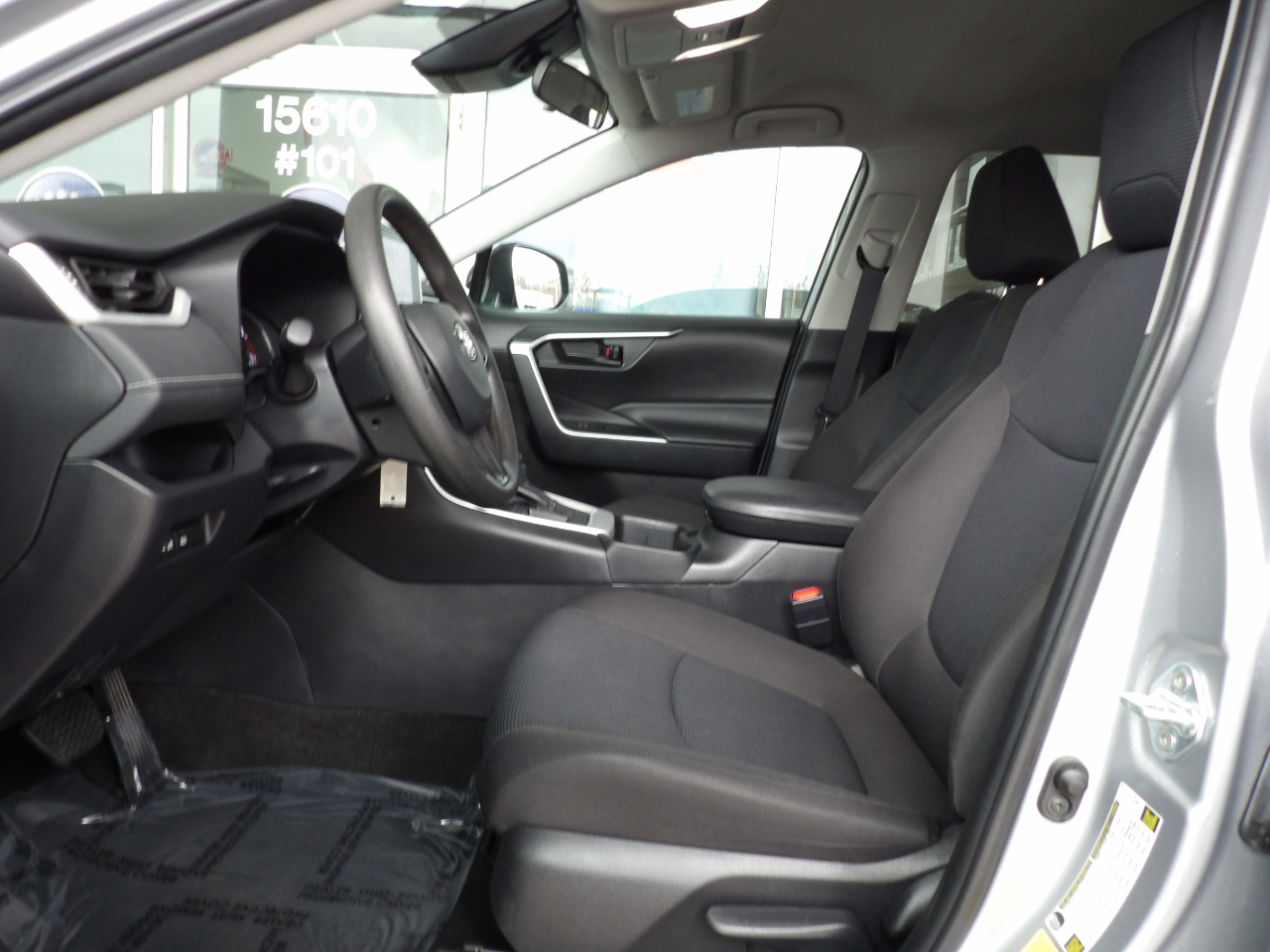 Toyota RAV4 LE FWD (Natl) 2024