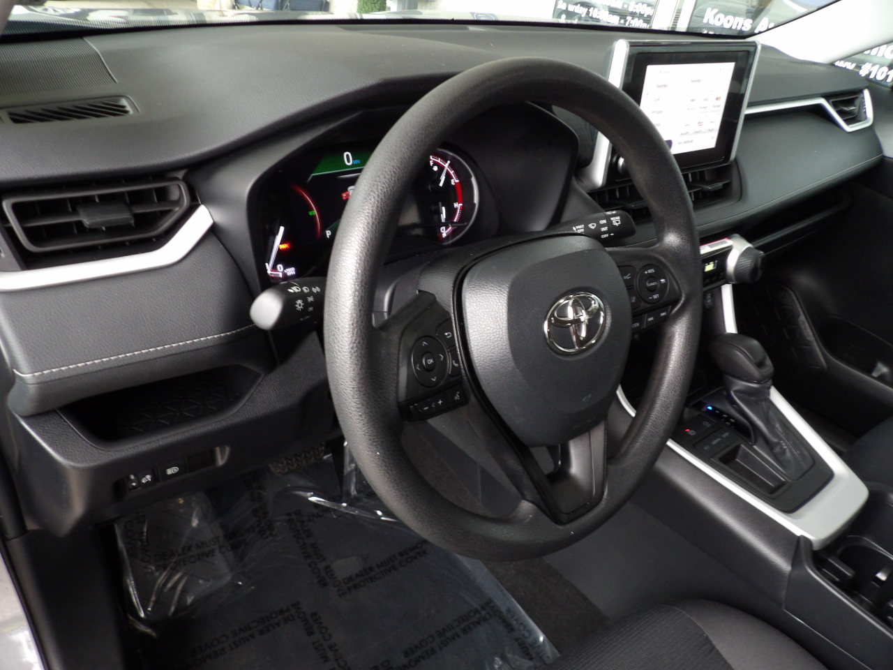 Toyota RAV4 LE FWD (Natl) 2024