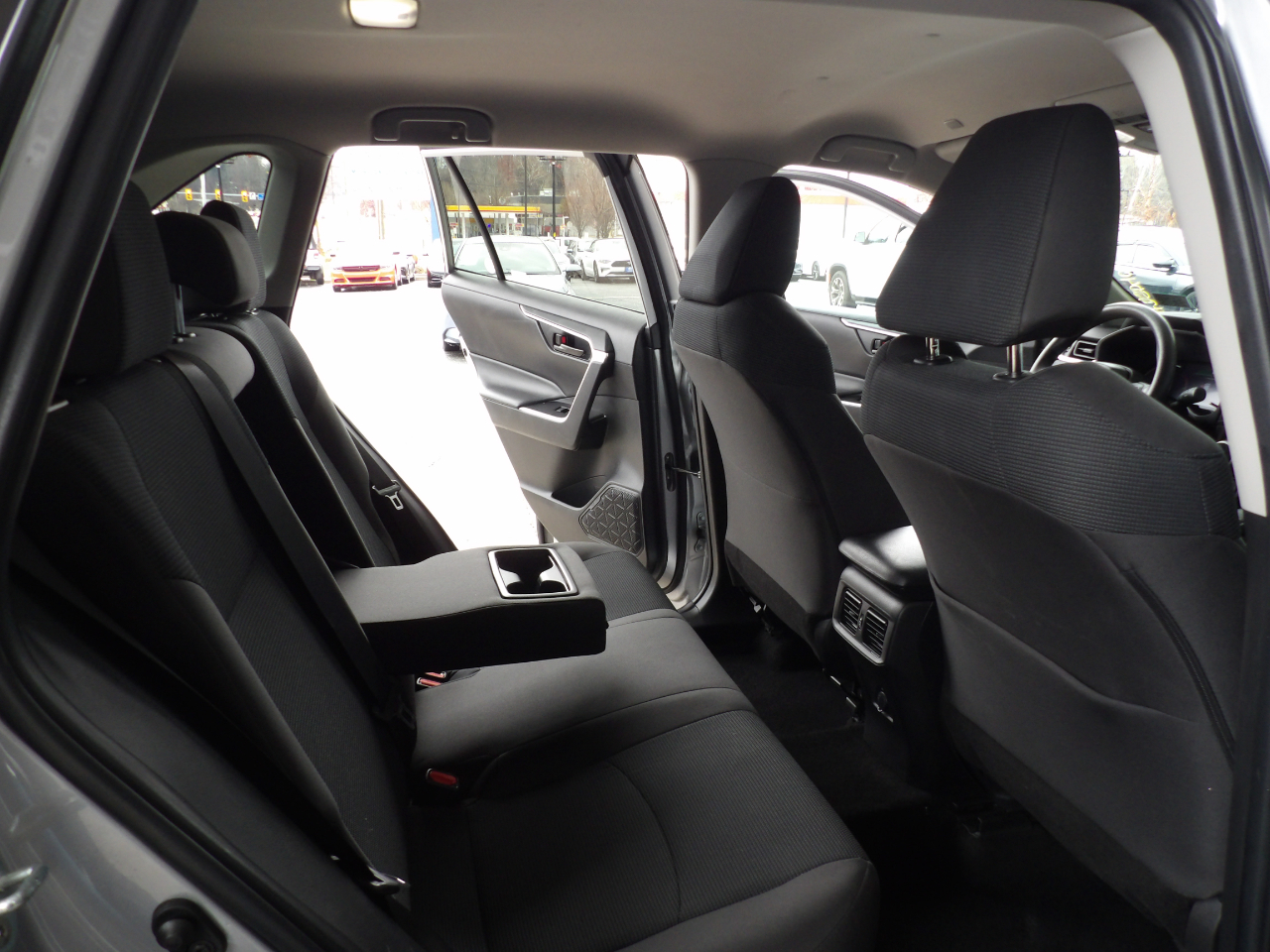 Toyota RAV4 LE FWD (Natl) 2024