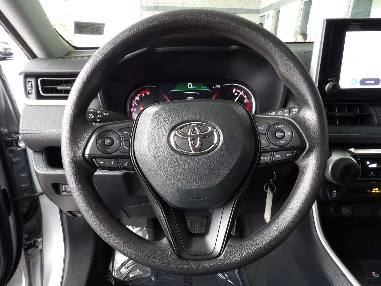Toyota RAV4 LE FWD (Natl) 2024
