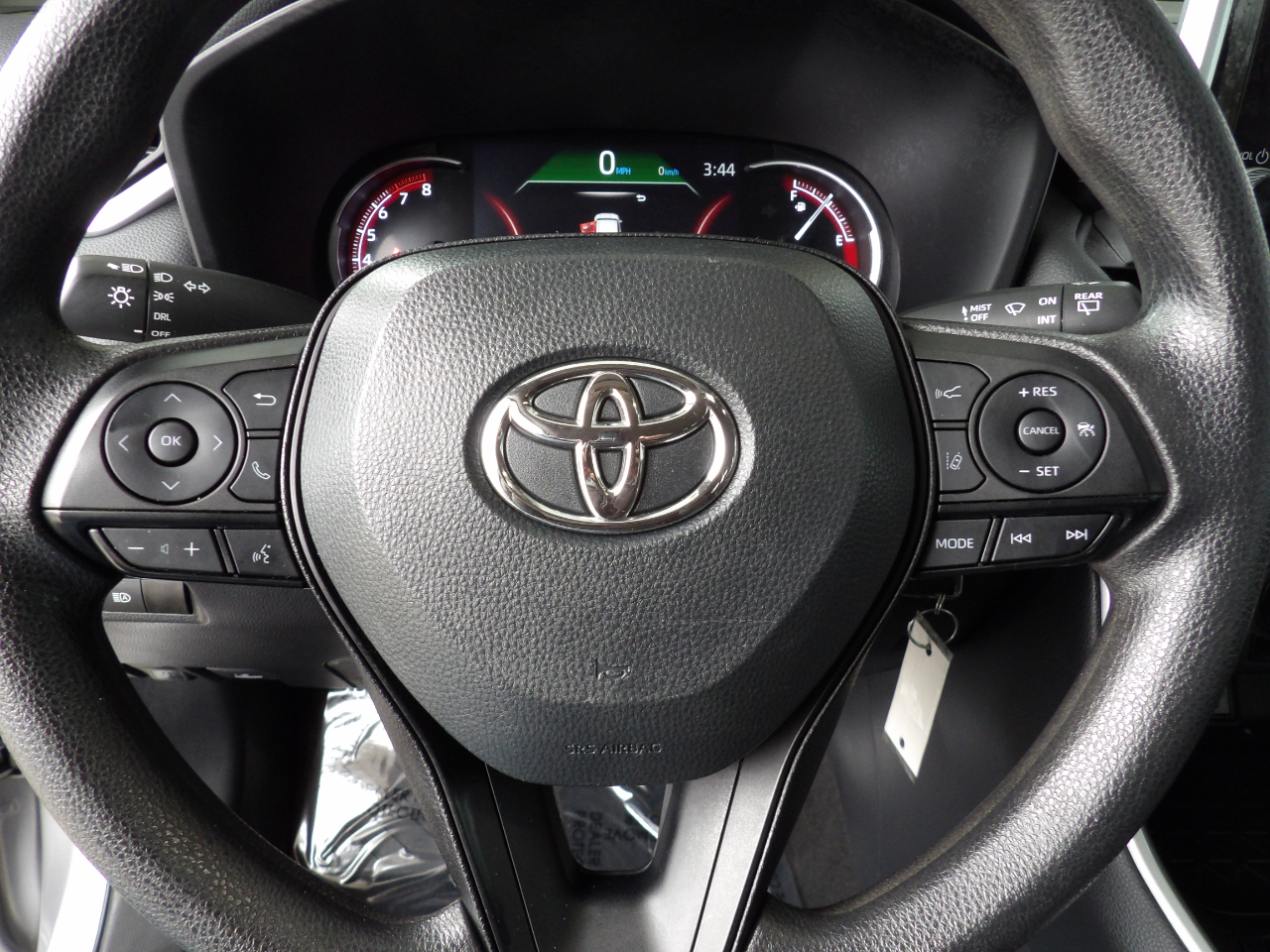 Toyota RAV4 LE FWD (Natl) 2024