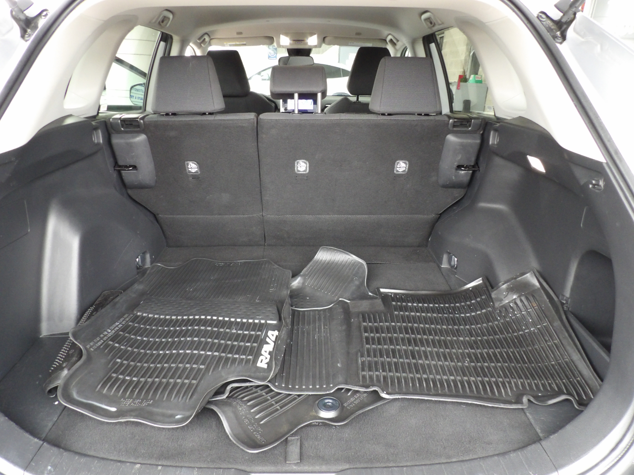 Toyota RAV4 LE FWD (Natl) 2024