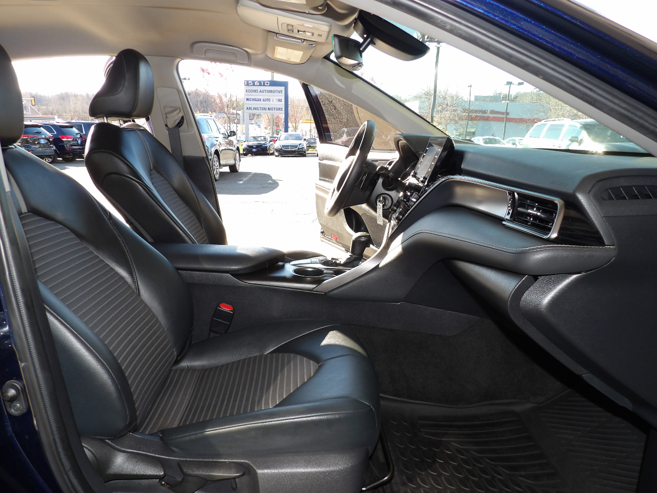 Toyota Camry SE Auto (Natl) 2022