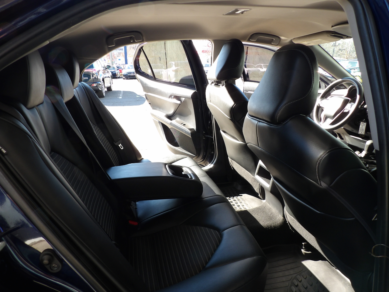 Toyota Camry SE Auto (Natl) 2022