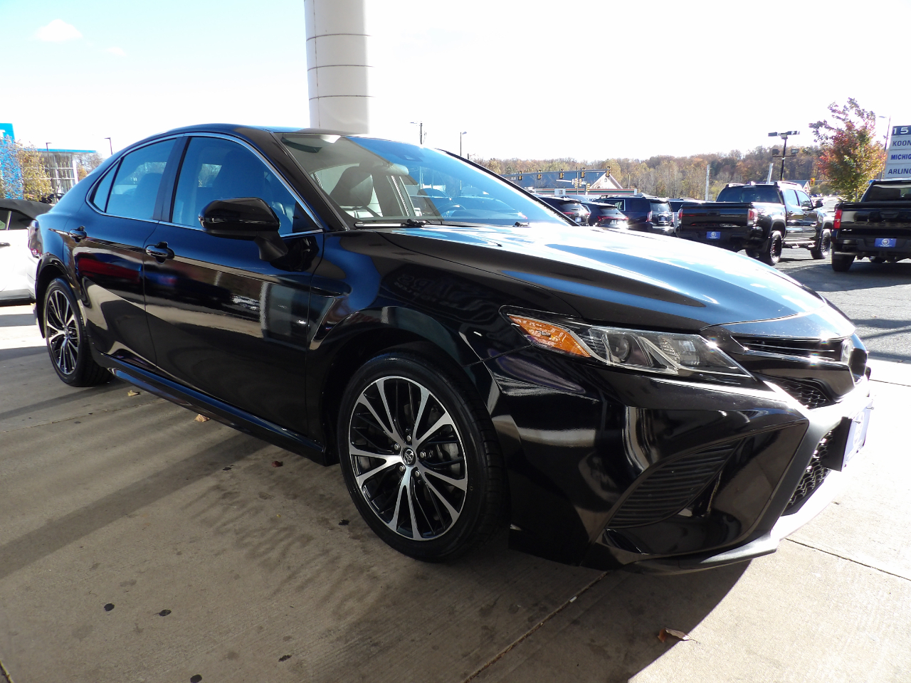 Toyota Camry SE Auto (Natl) 2020