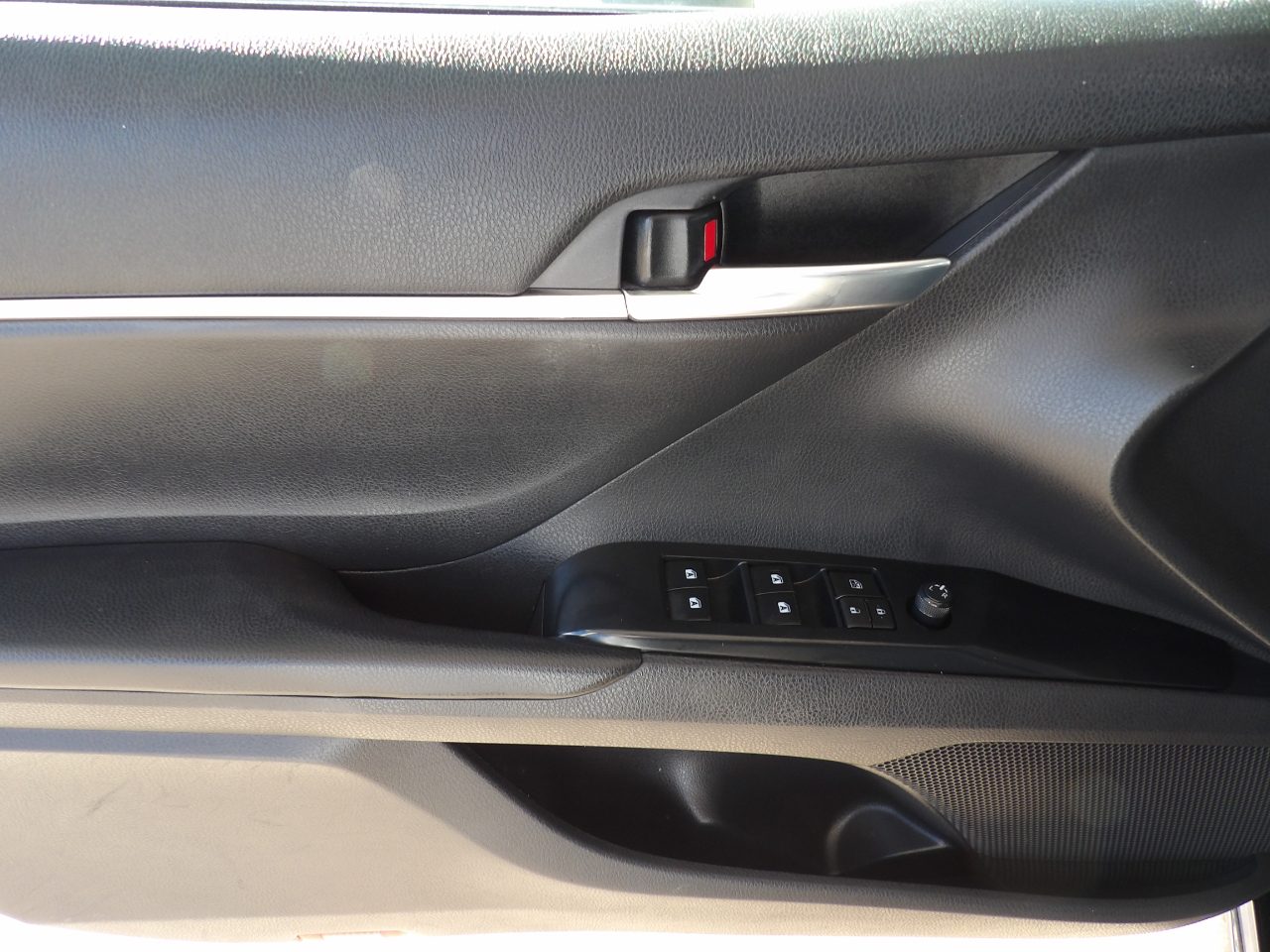 Toyota Camry SE Auto (Natl) 2020