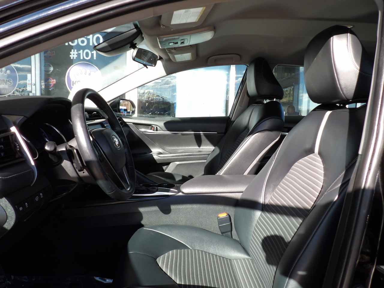 Toyota Camry SE Auto (Natl) 2020