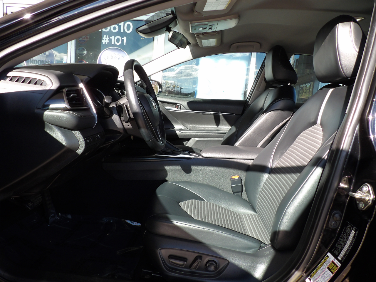 Toyota Camry SE Auto (Natl) 2020