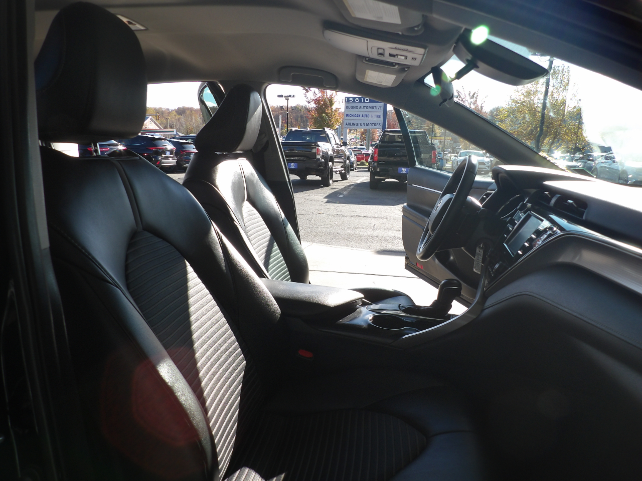 Toyota Camry SE Auto (Natl) 2020