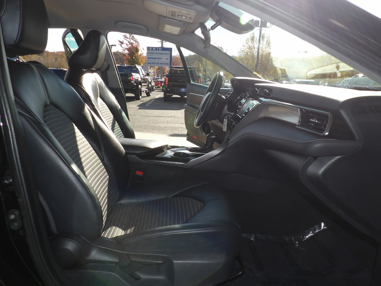 Toyota Camry SE Auto (Natl) 2020