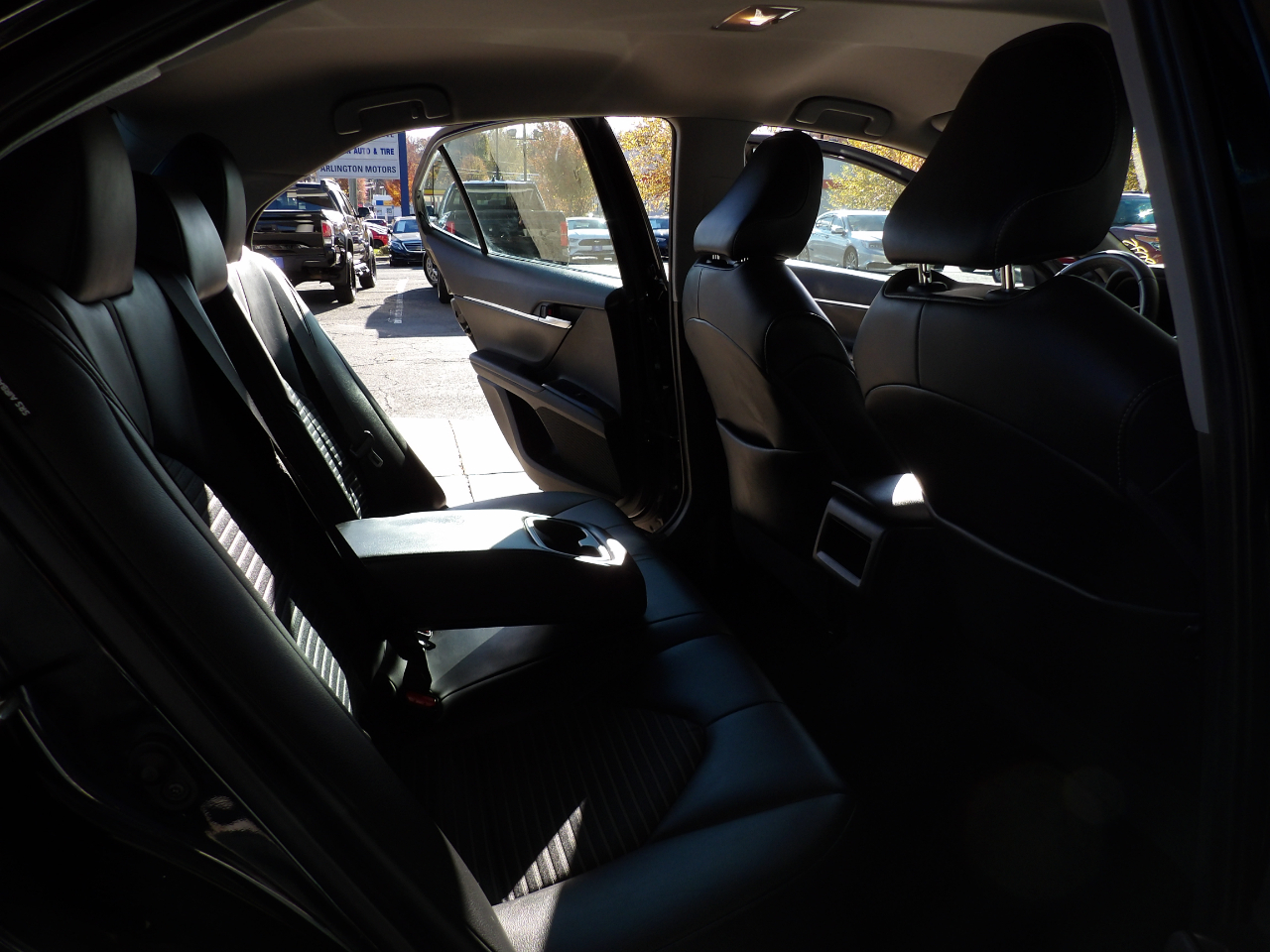 Toyota Camry SE Auto (Natl) 2020