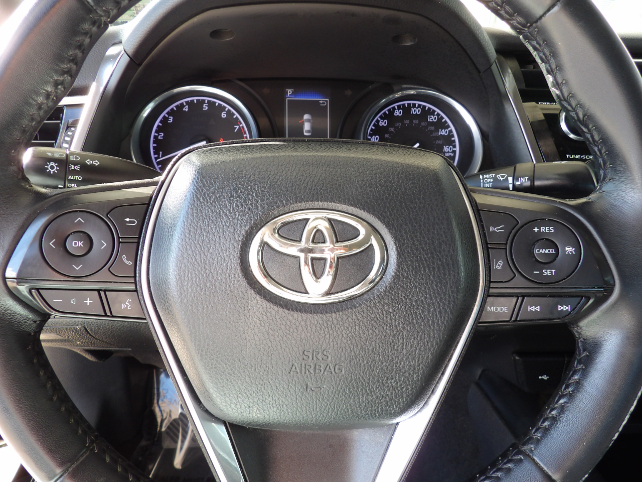 Toyota Camry SE Auto (Natl) 2020