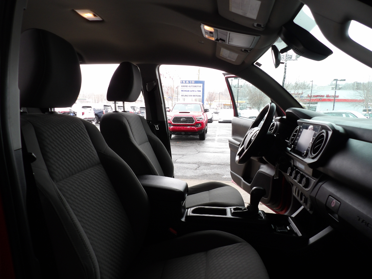 Toyota Tacoma 4WD SR5 Double Cab 6' Bed AT (Natl) 2021