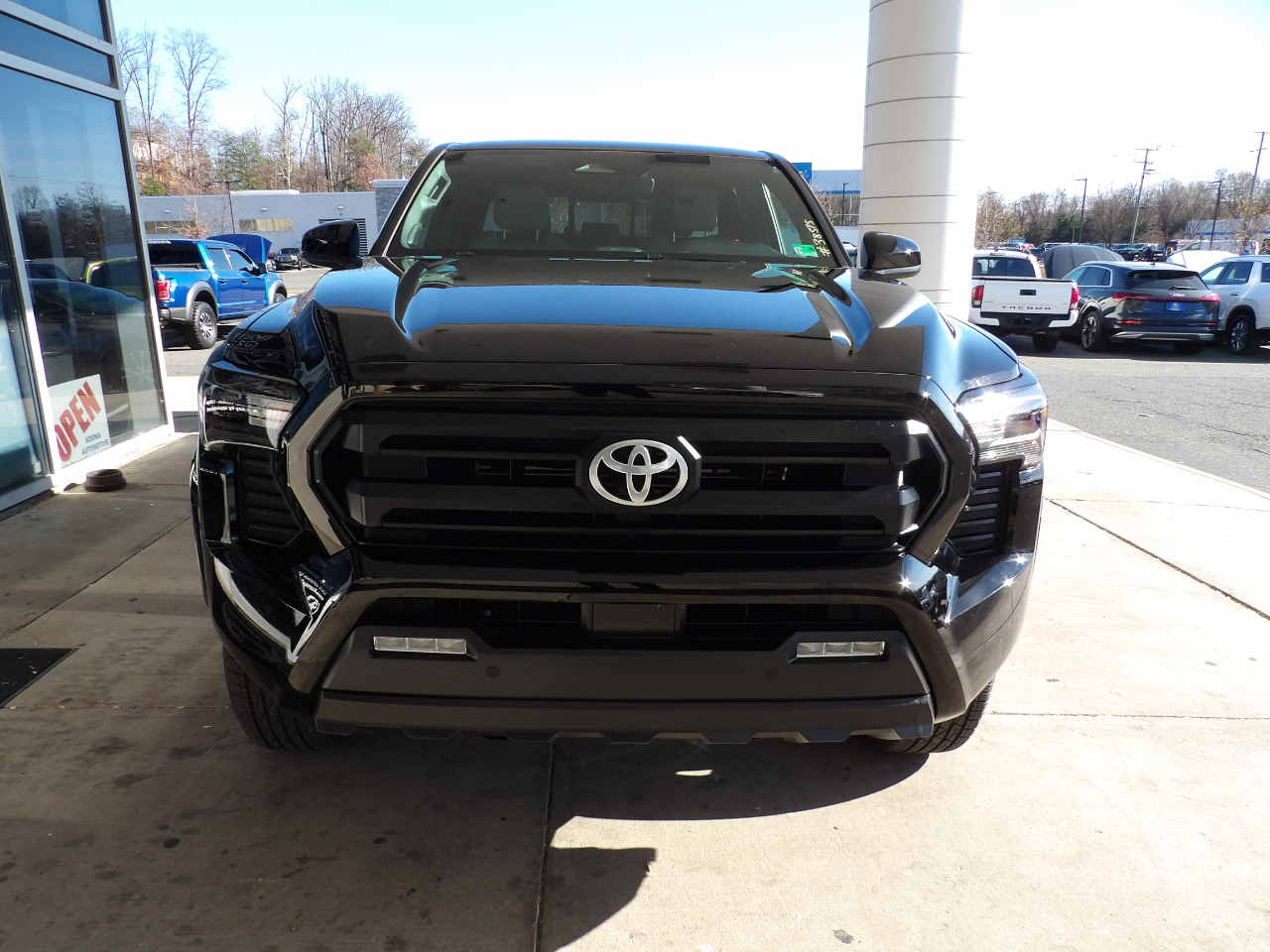 Toyota Tacoma 4WD SR5 Double Cab 5' Bed AT (Natl) 2024