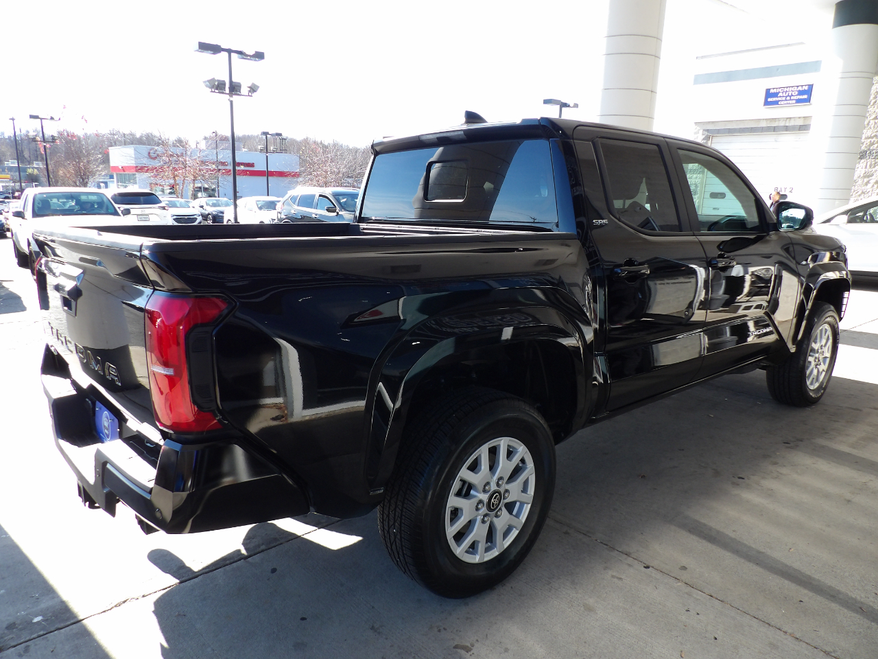 Toyota Tacoma 4WD SR5 Double Cab 5' Bed AT (Natl) 2024