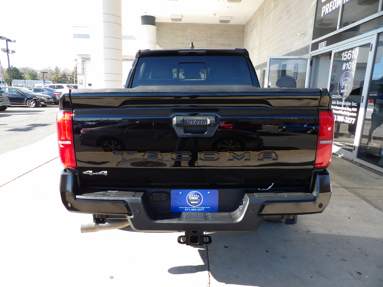 Toyota Tacoma 4WD SR5 Double Cab 5' Bed AT (Natl) 2024