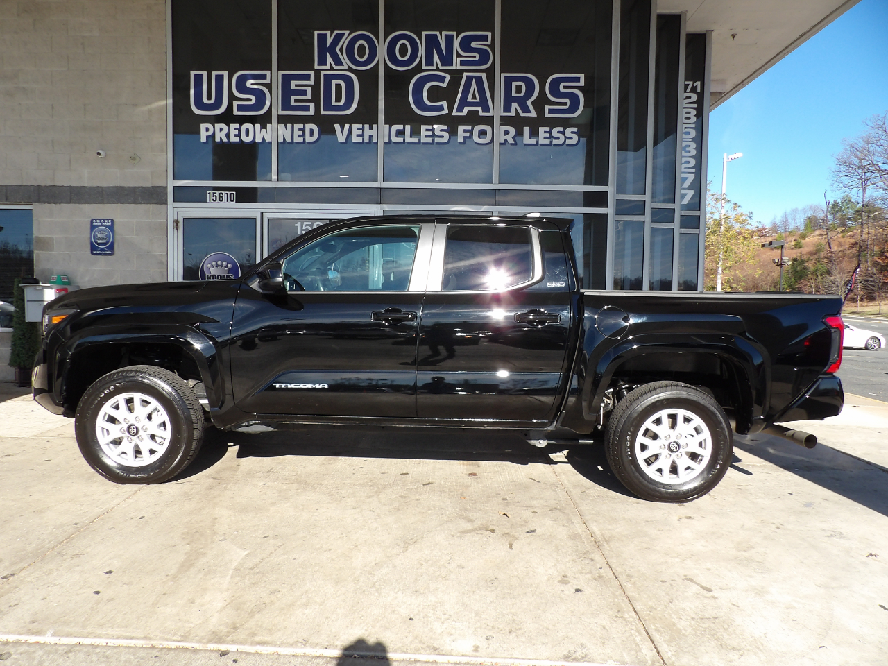 Toyota Tacoma 4WD SR5 Double Cab 5' Bed AT (Natl) 2024