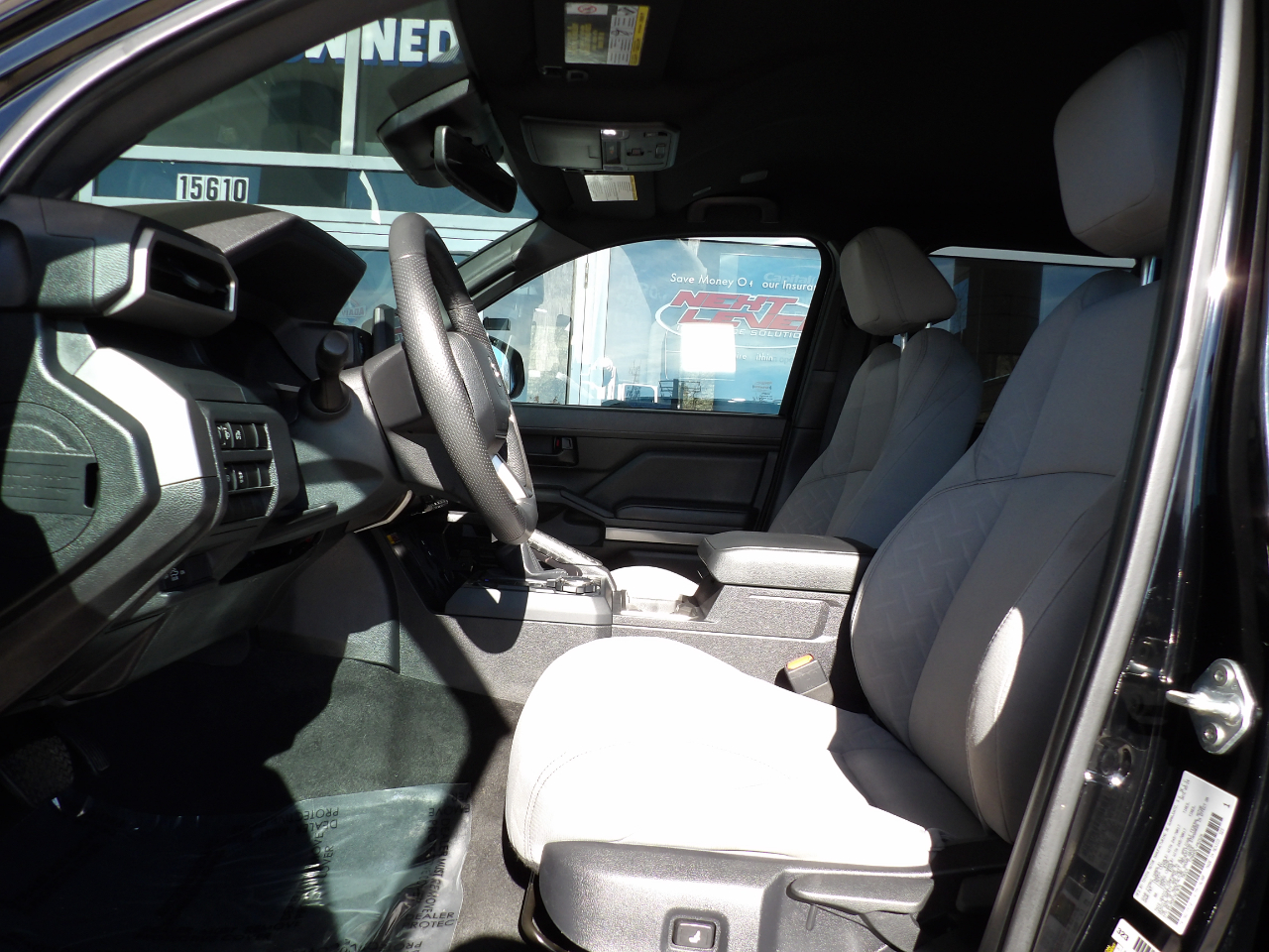 Toyota Tacoma 4WD SR5 Double Cab 5' Bed AT (Natl) 2024