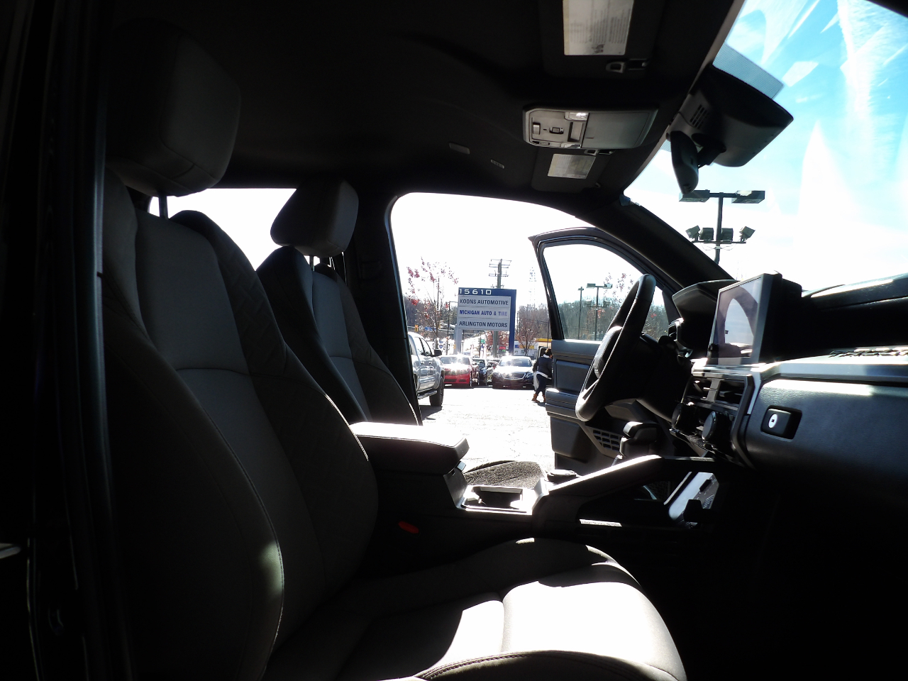 Toyota Tacoma 4WD SR5 Double Cab 5' Bed AT (Natl) 2024