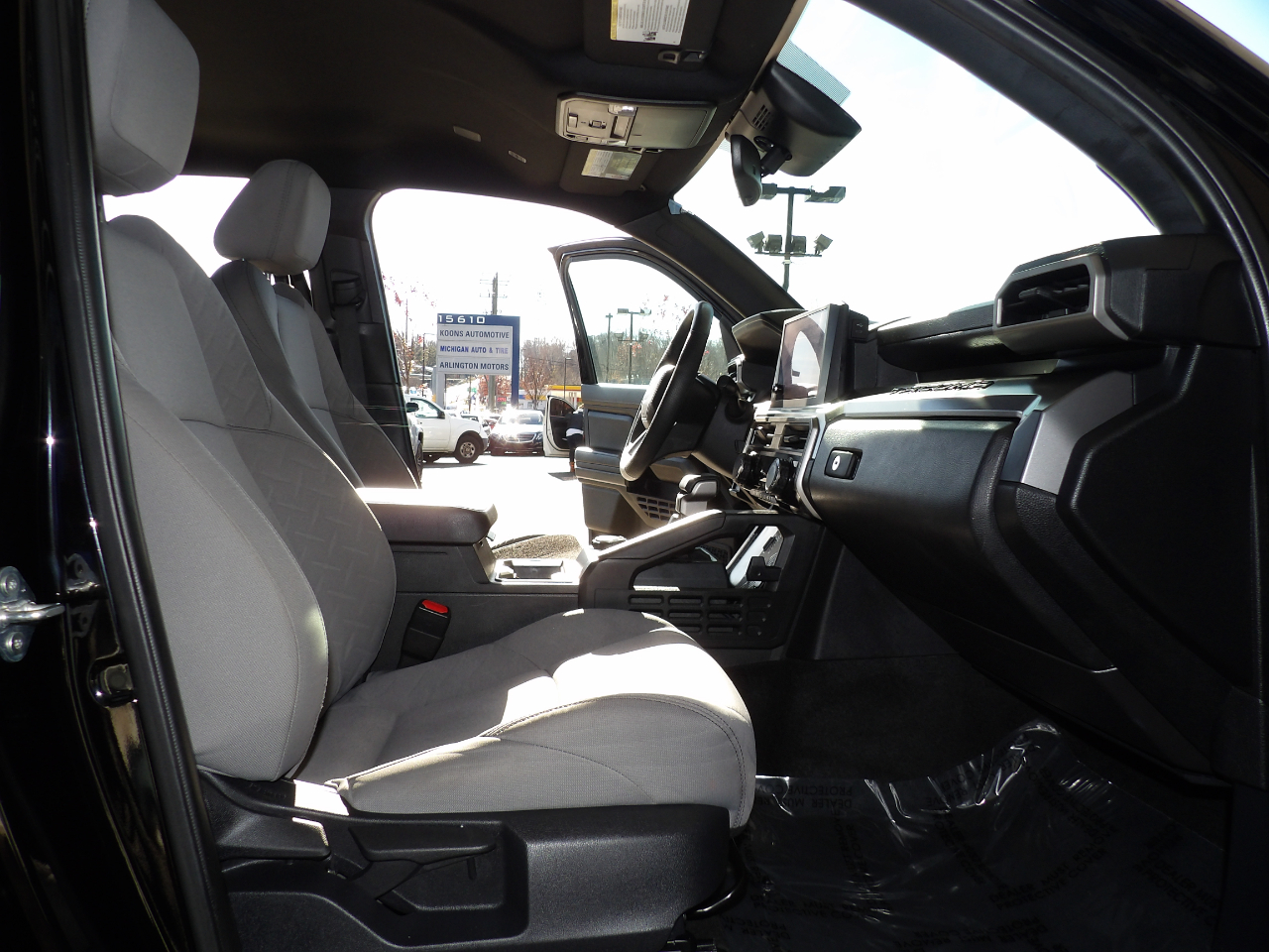 Toyota Tacoma 4WD SR5 Double Cab 5' Bed AT (Natl) 2024