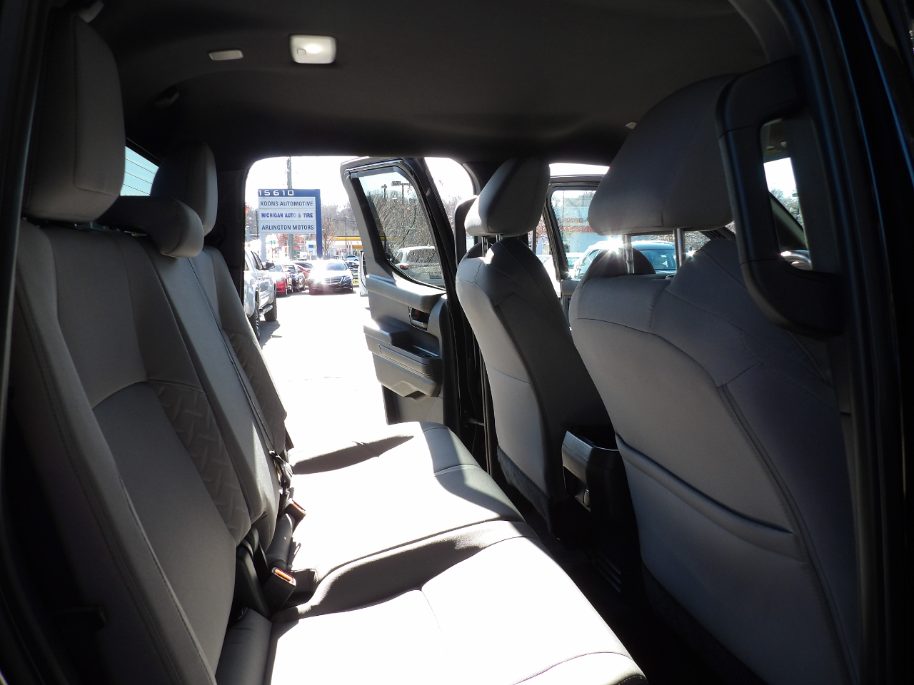 Toyota Tacoma 4WD SR5 Double Cab 5' Bed AT (Natl) 2024