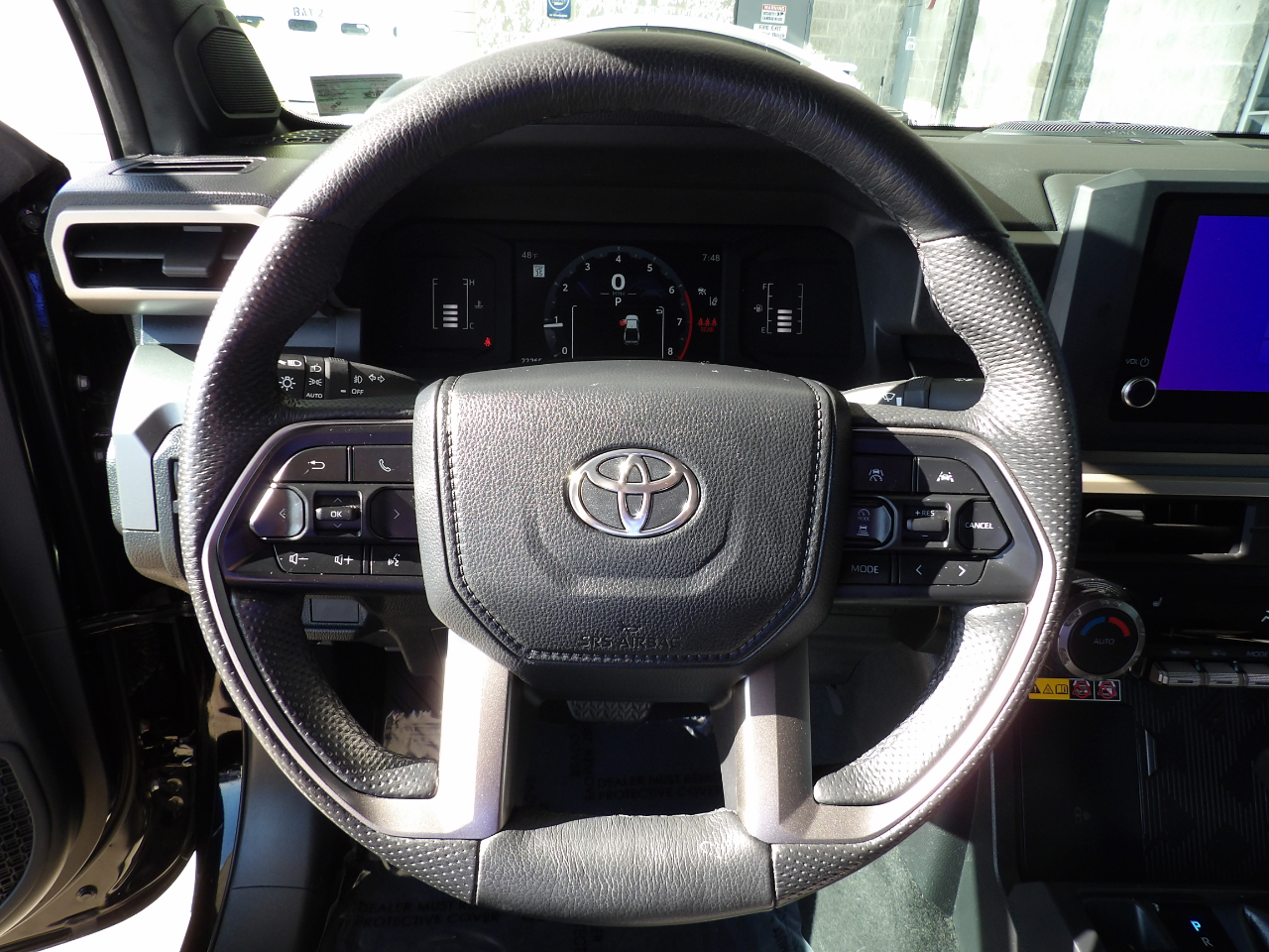 Toyota Tacoma 4WD SR5 Double Cab 5' Bed AT (Natl) 2024