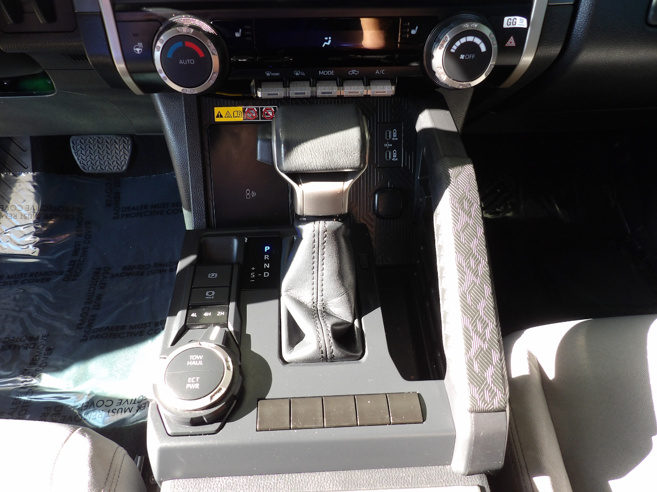 Toyota Tacoma 4WD SR5 Double Cab 5' Bed AT (Natl) 2024