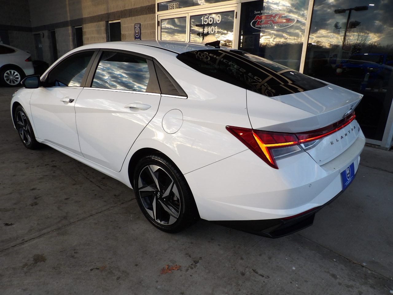 Hyundai Elantra Hybrid Limited DCT 2023