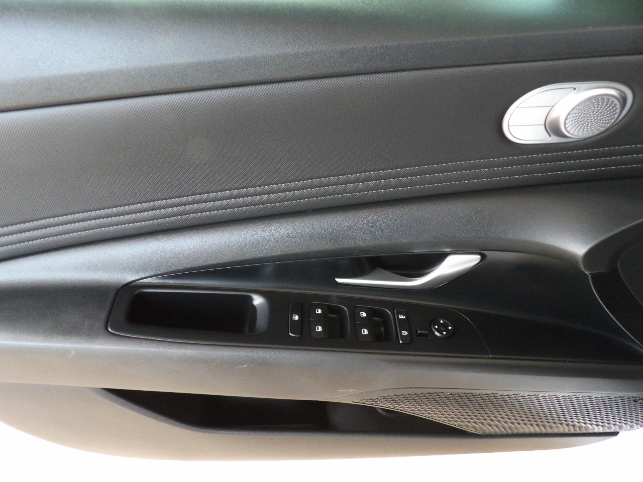 Hyundai Elantra Hybrid Limited DCT 2023