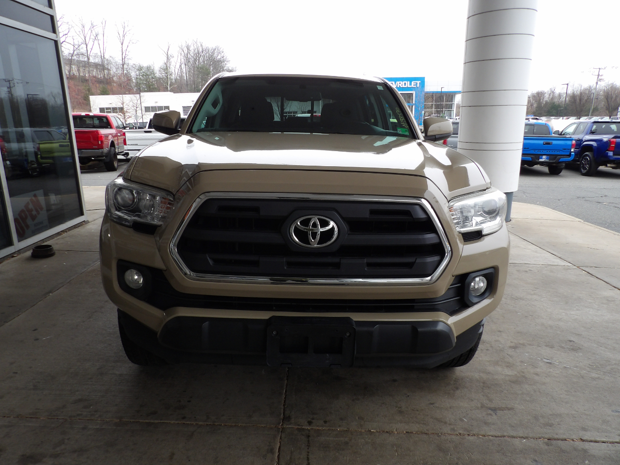 Toyota Tacoma SR5 Double Cab 6' Bed V6 4x4 AT (Natl) 2017