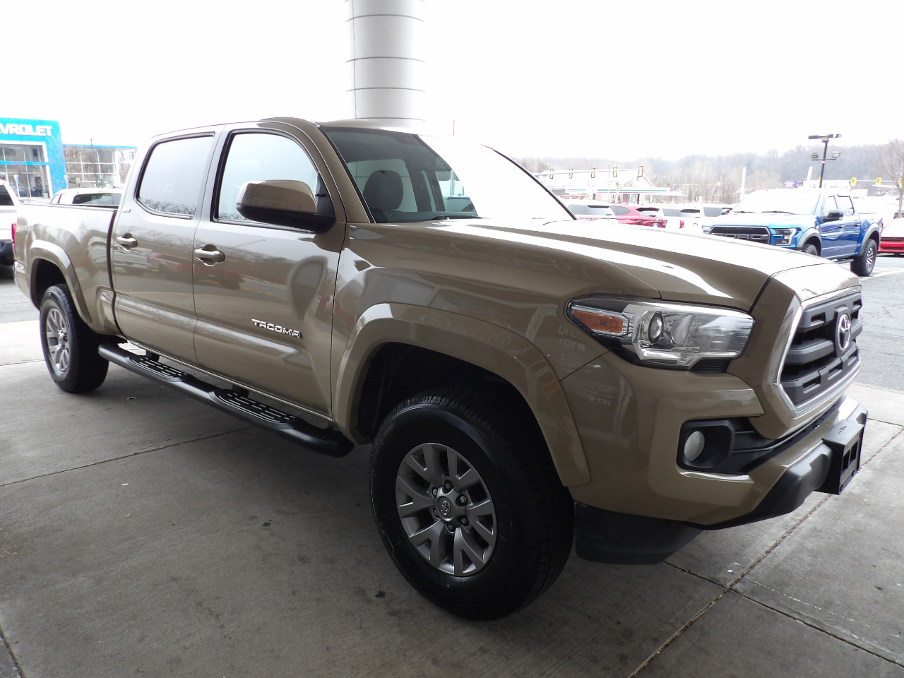 Toyota Tacoma SR5 Double Cab 6' Bed V6 4x4 AT (Natl) 2017