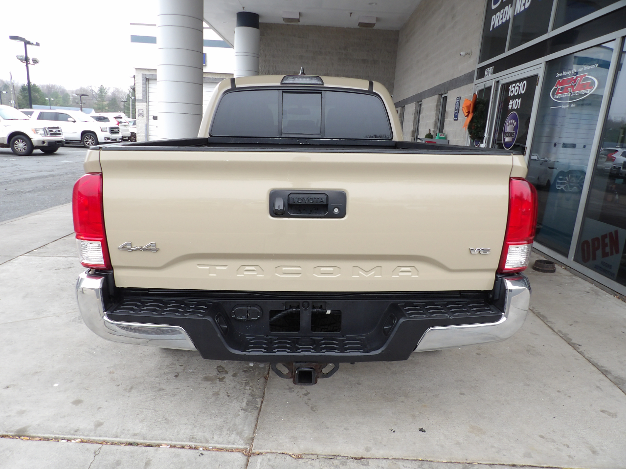 Toyota Tacoma SR5 Double Cab 6' Bed V6 4x4 AT (Natl) 2017